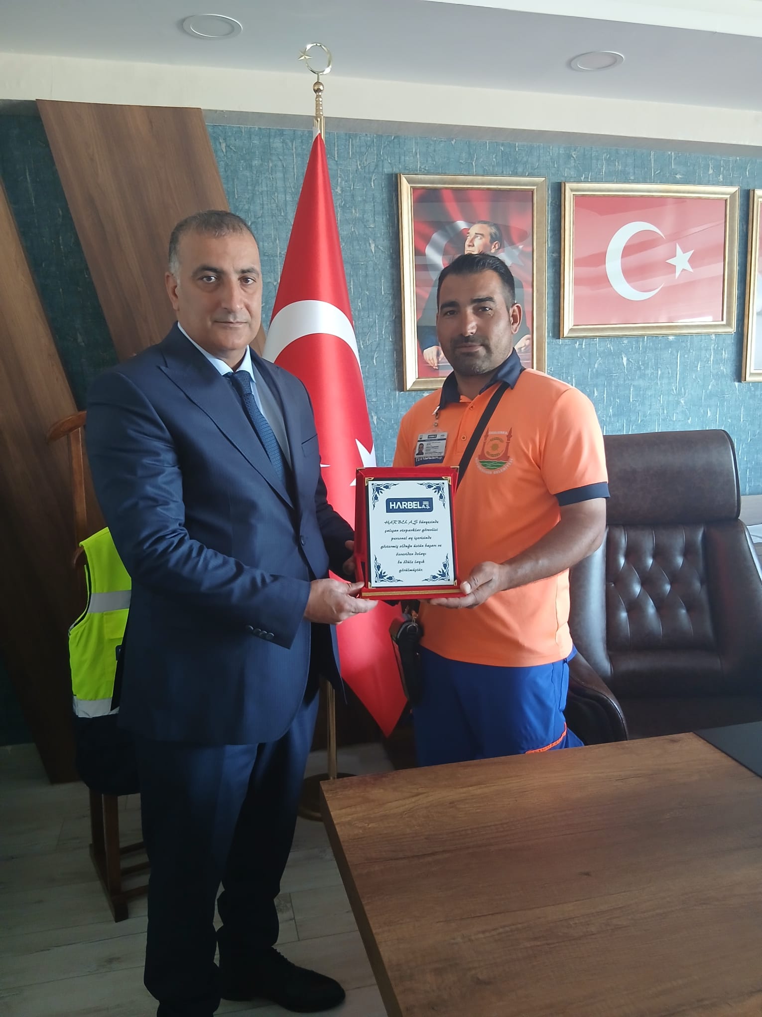 HARBEL A.Ş. Otopark Görevlisine Örnek ve Başarılı Çalışmalarından Dolayı Teşekkür Plaketi