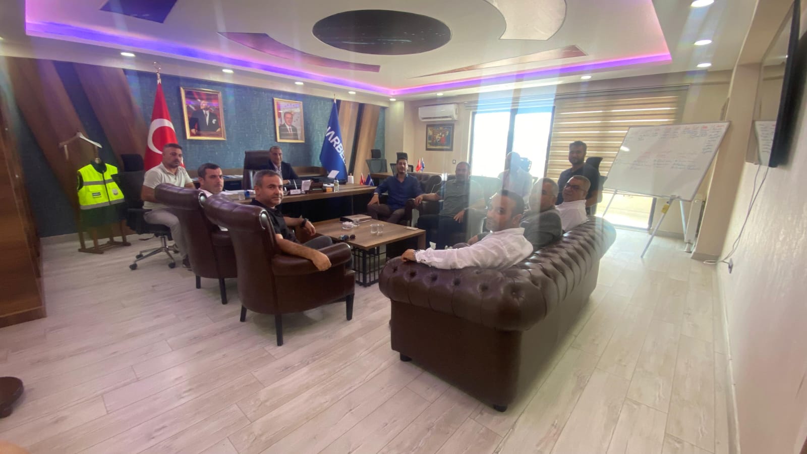 Şanlıurfa Müteahhitler Derneği’nin kıymetli yönetim kurulu üyeleri, Harbel A.Ş.’yi ziyaret etti. 